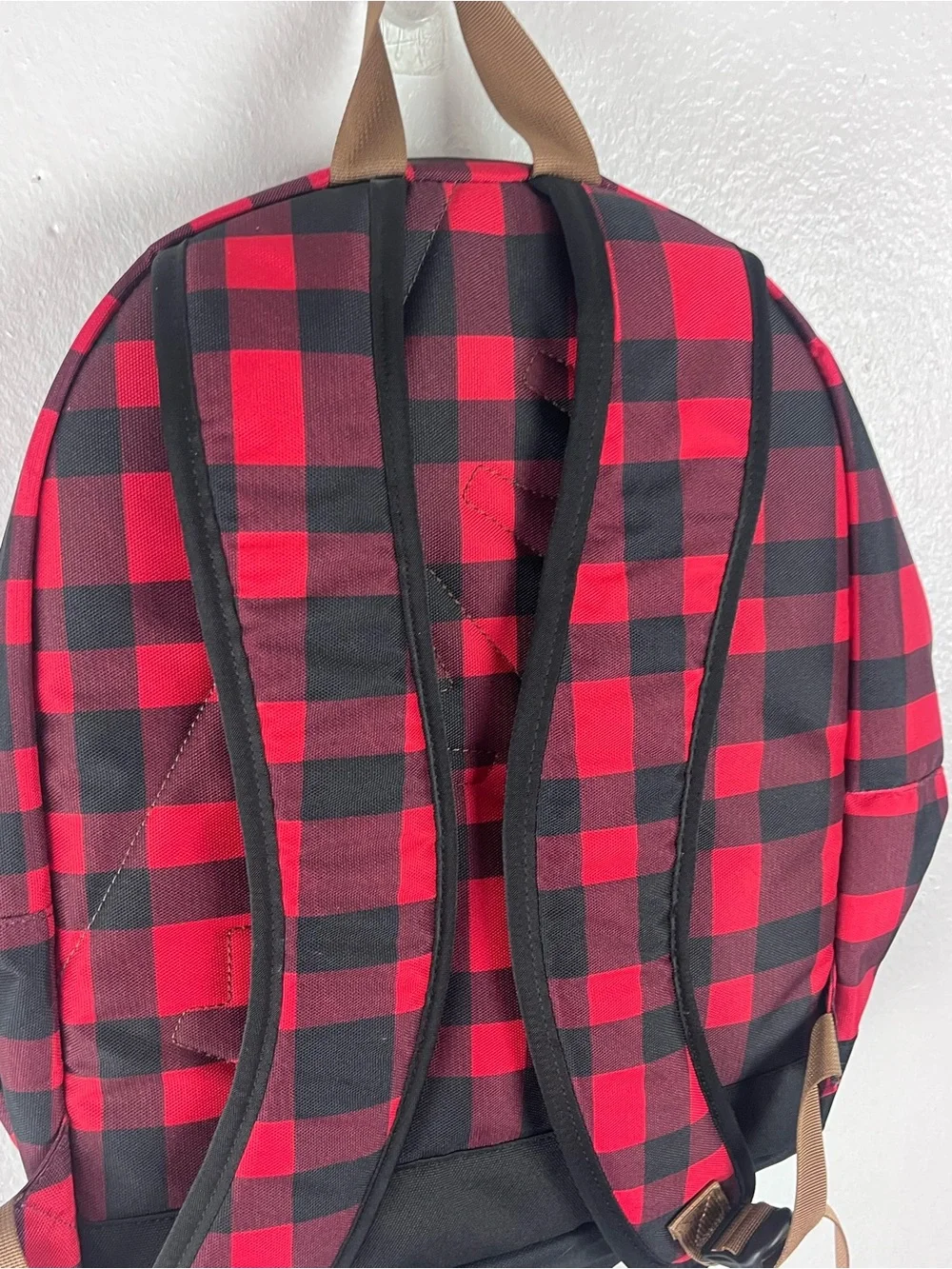 Kavu red black